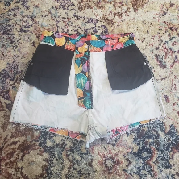 Zara High Rise Denim Shorts Festival Colorful Fruit Print Raw Hem Size 4 - Picture 6 of 11